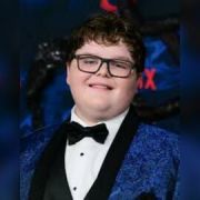 Jake Connelly as Derek Turnbow